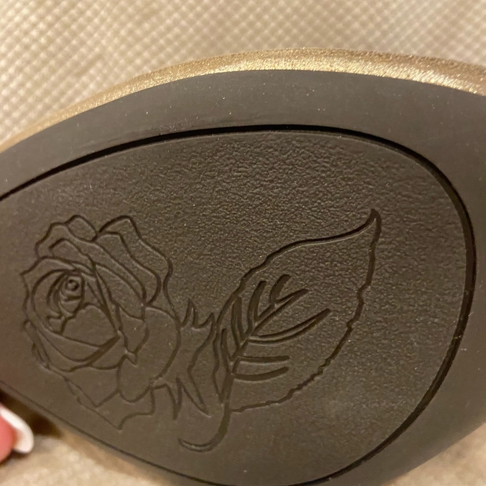 Heels - Picture 4 of 6